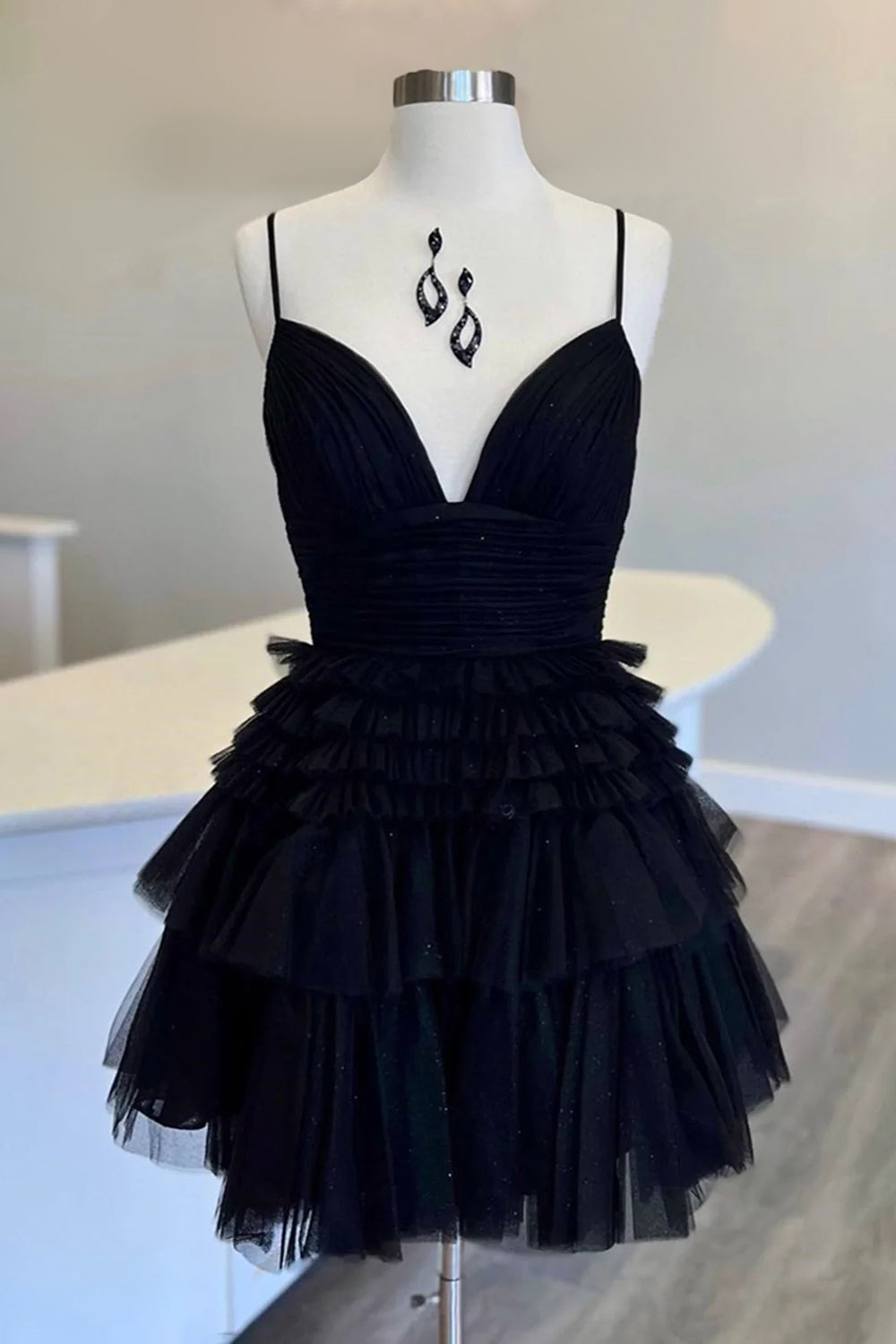 dressimeBlack Spaghetti Straps V Neckline Short Homecoming Dresses Perfect Sweet 16 Dress RJS34 