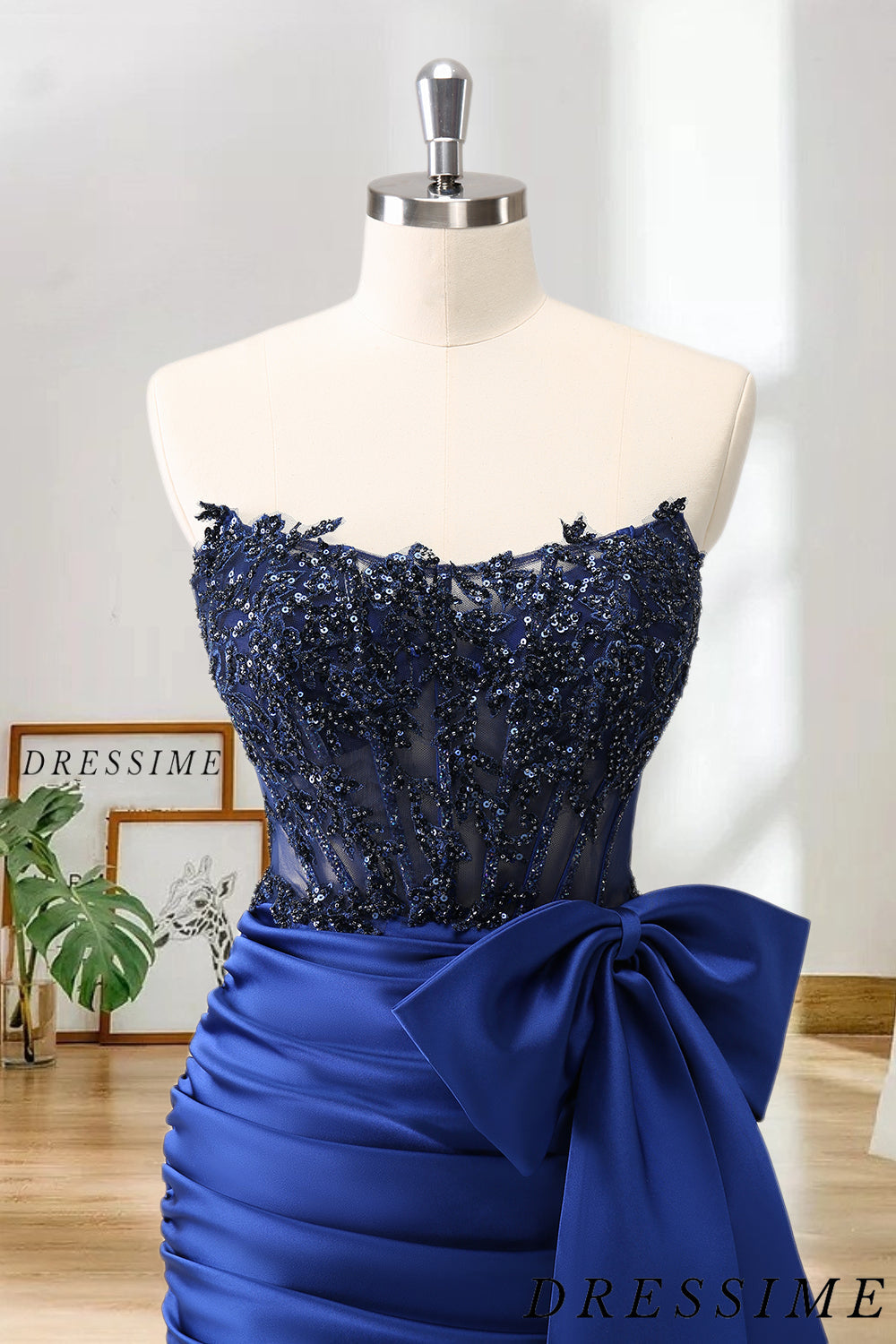 Dressime Bodycon Strapless Satin Tight Short/Mini Homecoming Dress With Beaded Appliques dressime