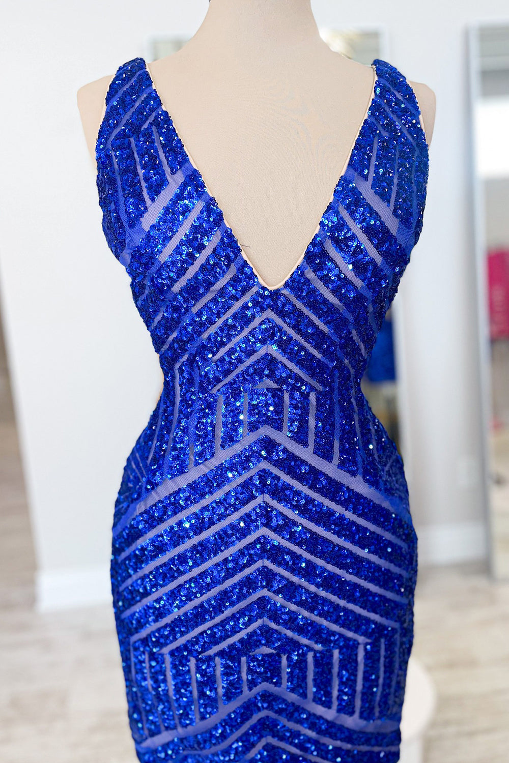 dressimeBodycon V Neck Sequins Homecoming Dresses 