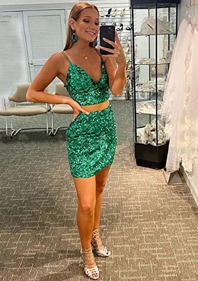 dressimeSequins Two Pieces Homecoming Dresses V-Neck Knee-Length Cocktail Dresses 