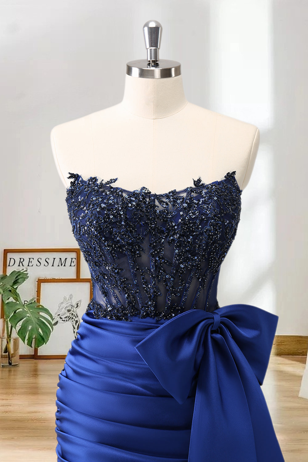 Dressime Bodycon Strapless Satin Tight Short/Mini Homecoming Dress With Beaded Appliques